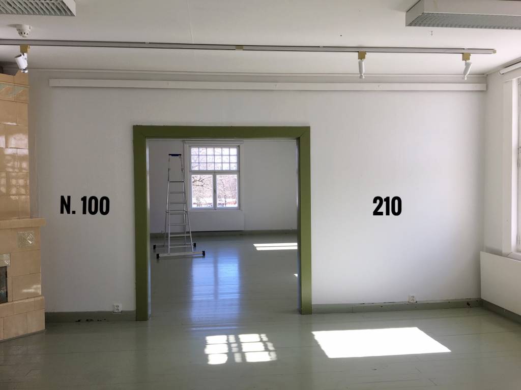 Voipaalan taidekeskuksen alakerran huone 24 m2 seinät 100/210