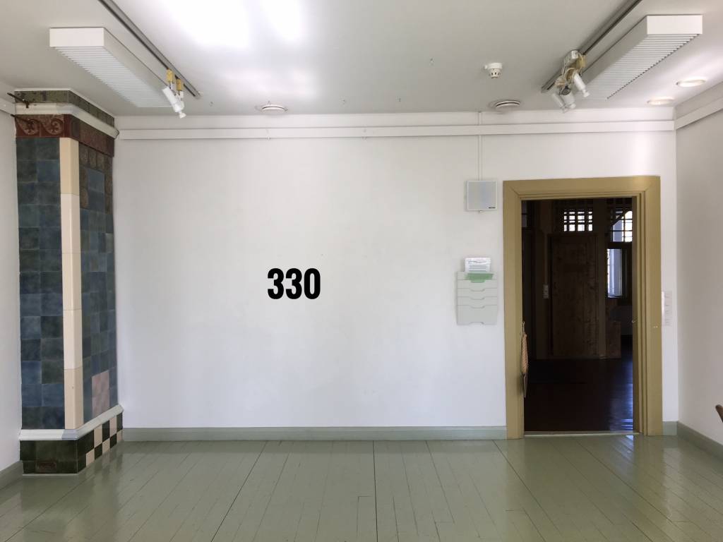 Alakerran huone 37m2 seinä 330.