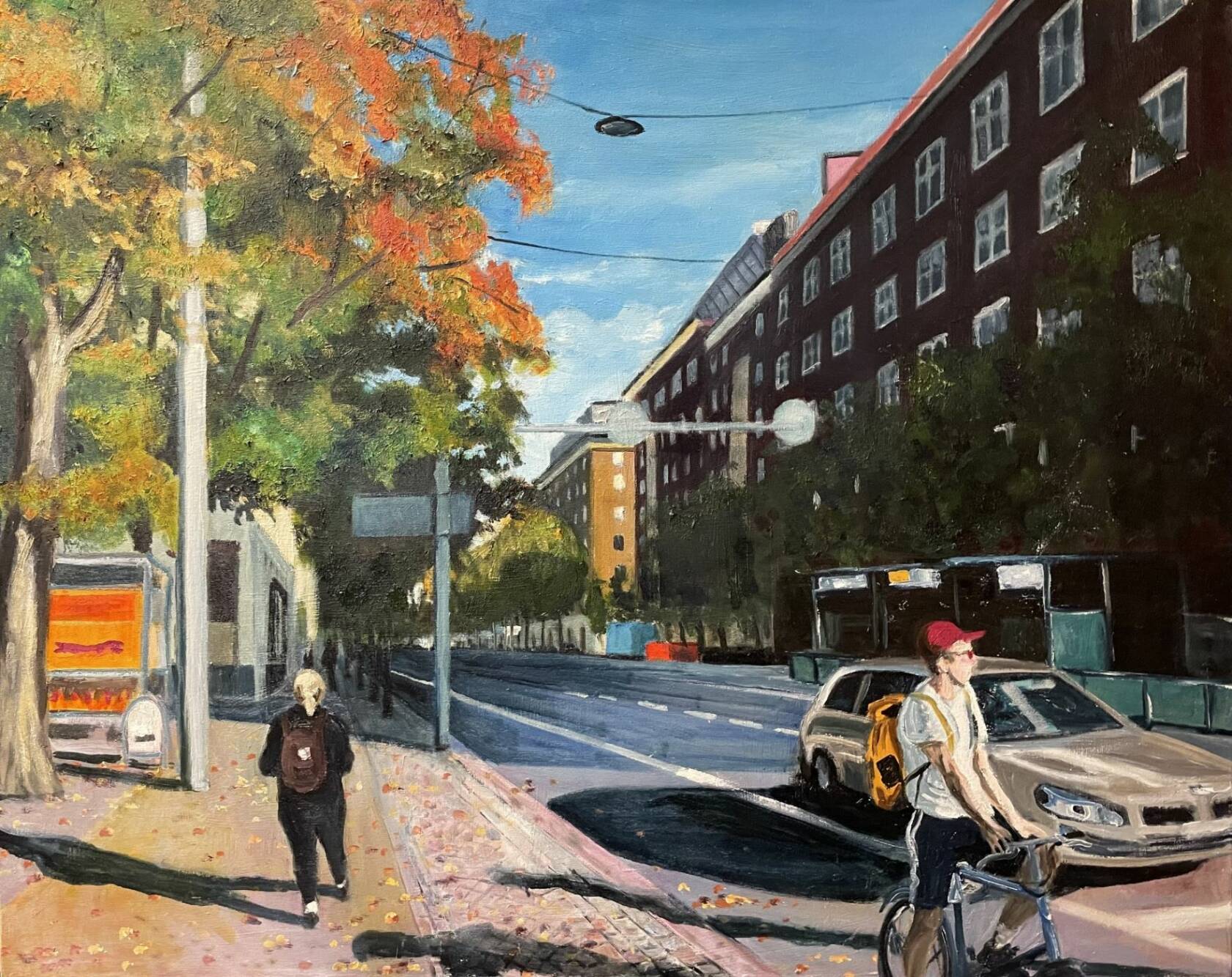 Kaupunkimaisema-maalaus, jossa autoja, ihmisiä, taloja.