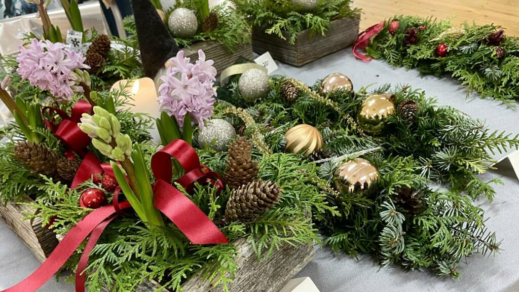 Joulukransseja.