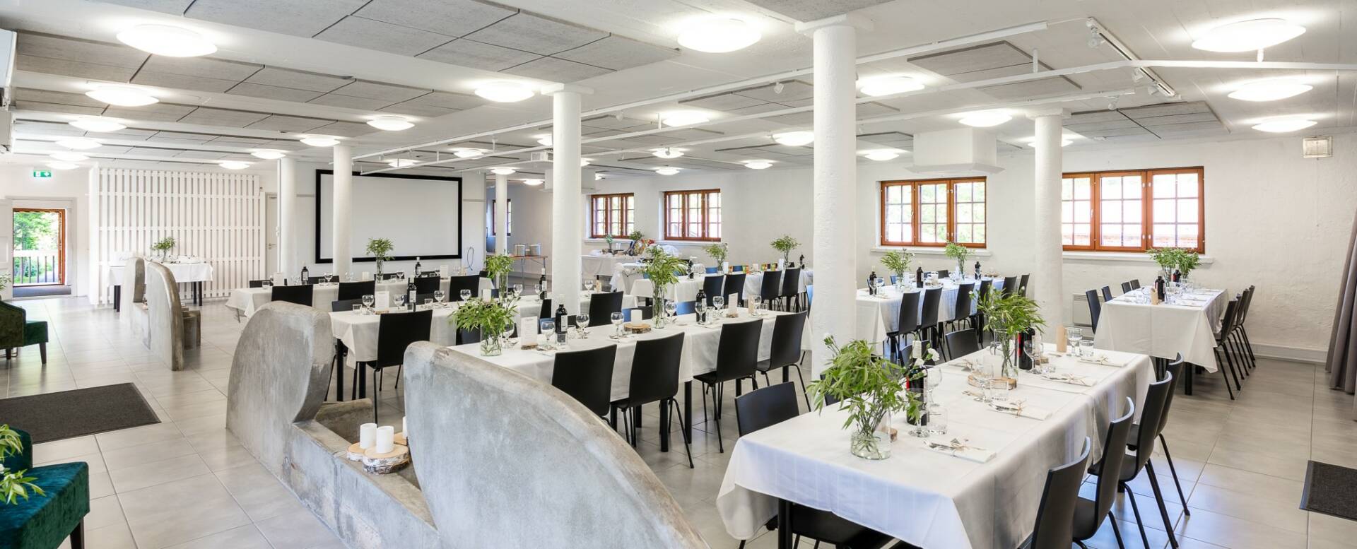 Navetta katettu juhlia varten.