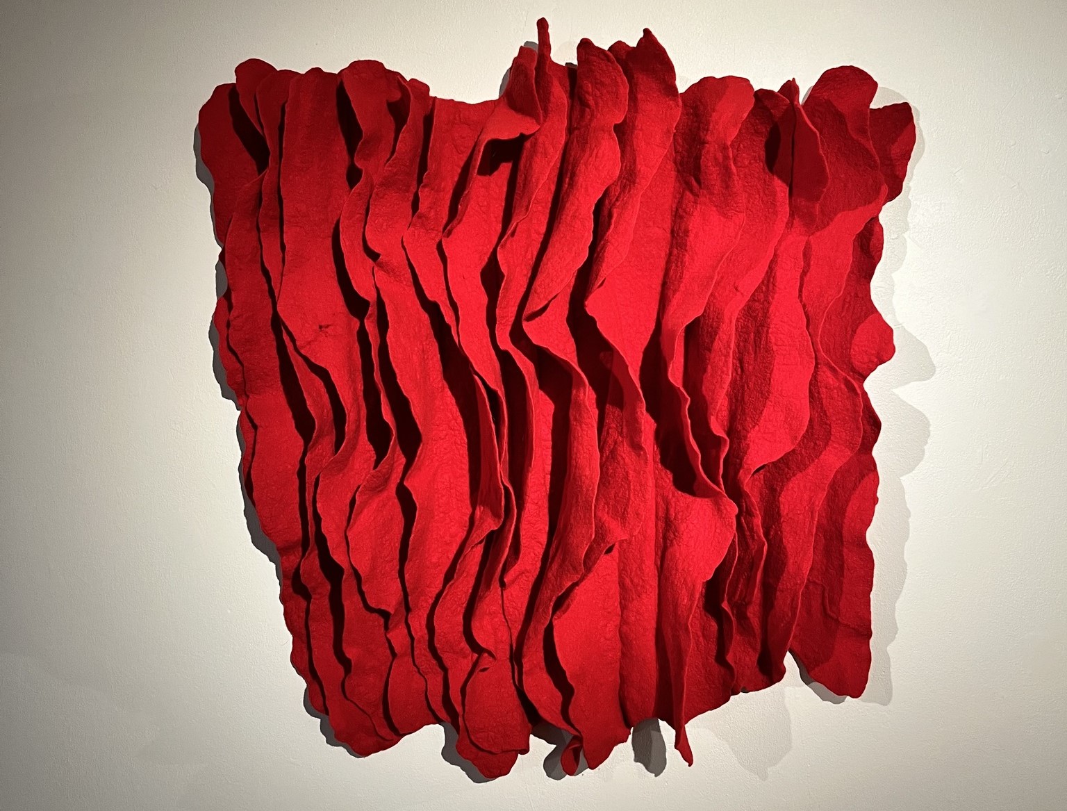 Huopataideteos seinällä.