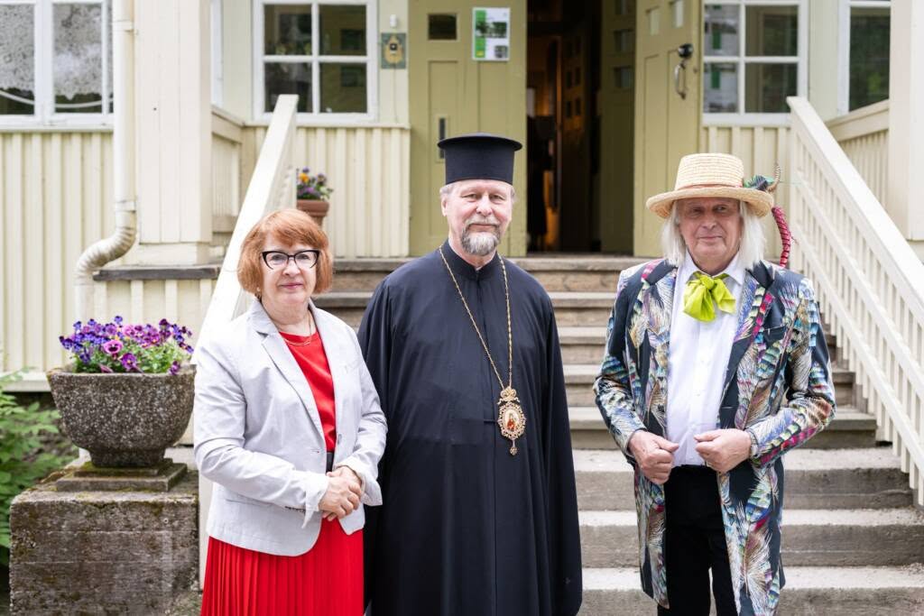 Kuvassa Laura Luostarinen, Metropoliitta Arseni ja Jukka Rintala.